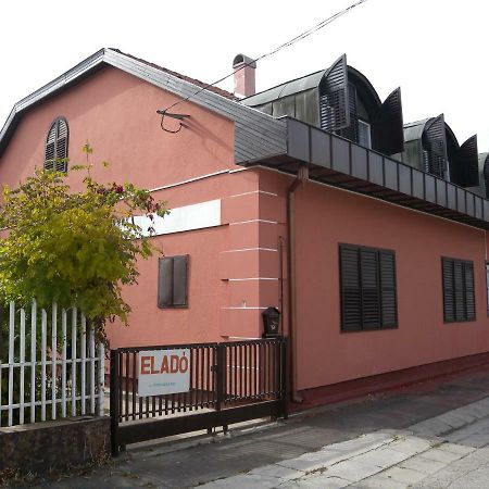 Apartment In Balatonmariafuerdo 19249 Balatonkeresztúr Exterior foto